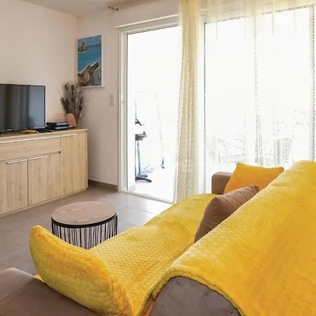 Daire 1 Bedroom Gorgeous Apartment In Ajaccio